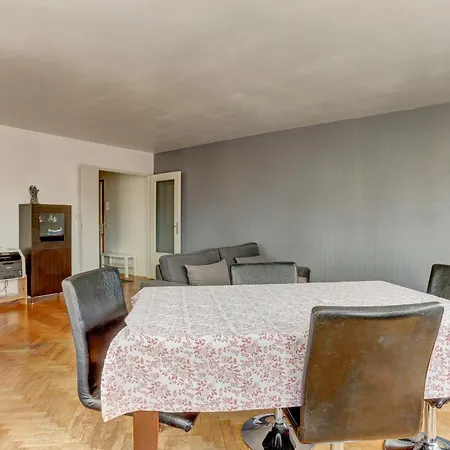 Le Charlemagne- * Boulogne-Billancourt